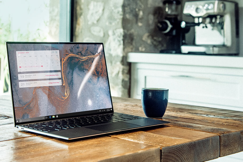 Pic Description: Laptop on the desk